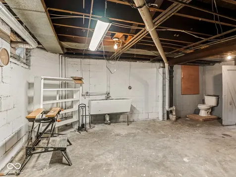 4746 Broadway Street Indianapolis IN 46205