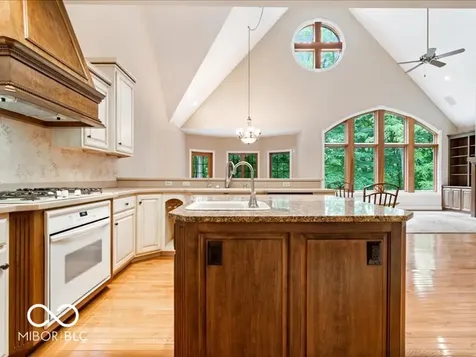 812 Woodcrest Way Anderson IN 46012