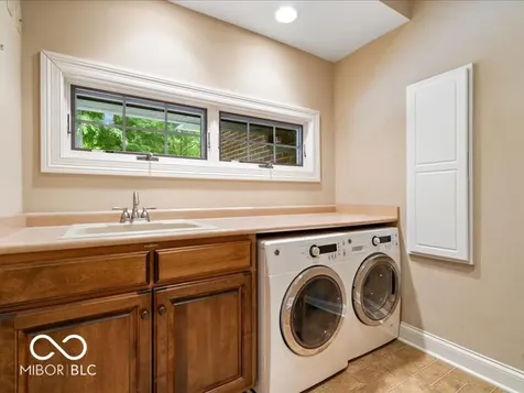 812 Woodcrest Way Anderson IN 46012
