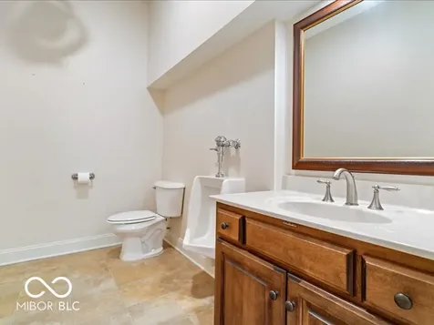 812 Woodcrest Way Anderson IN 46012