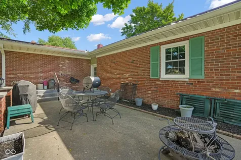 806 W Walnut Drive Rockville IN 47872