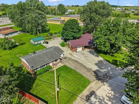 806 W Walnut Drive Rockville IN 47872