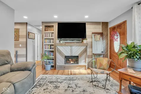 806 W Walnut Drive Rockville IN 47872