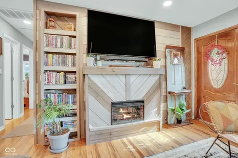 806 W Walnut Drive Rockville IN 47872