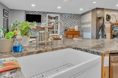 806 W Walnut Drive Rockville IN 47872