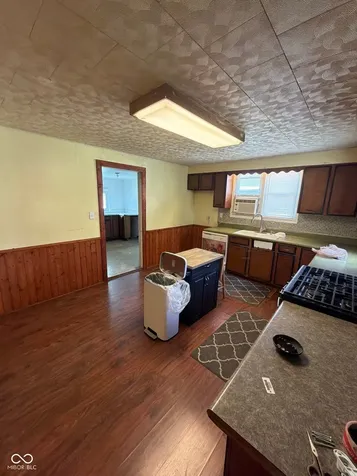 2522 N B Street Elwood IN 46036