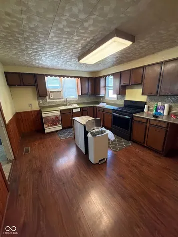 2522 N B Street Elwood IN 46036