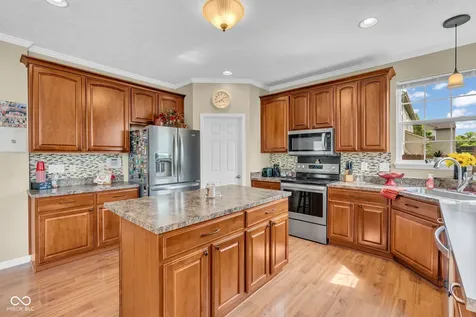 8284 Balmoral Lane Avon IN 46123
