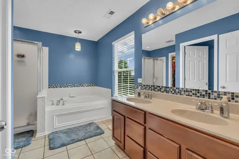 8284 Balmoral Lane Avon IN 46123
