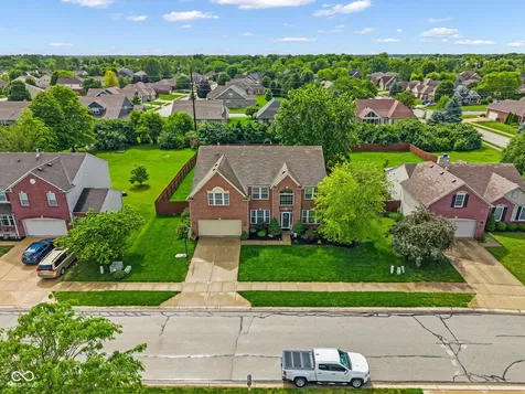 8284 Balmoral Lane Avon IN 46123