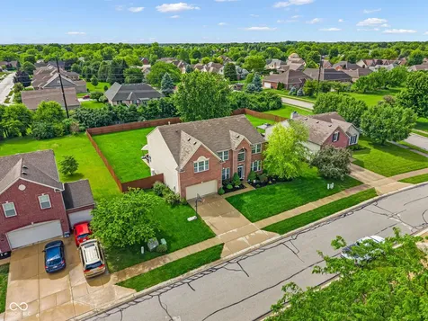 8284 Balmoral Lane Avon IN 46123