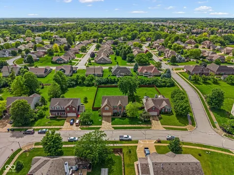 8284 Balmoral Lane Avon IN 46123