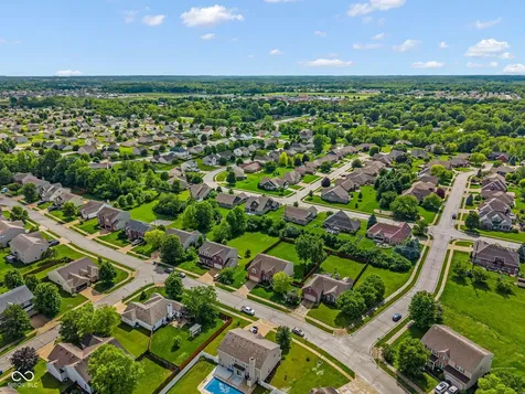 8284 Balmoral Lane Avon IN 46123