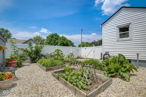 7723 E 75th Street Indianapolis IN 46256