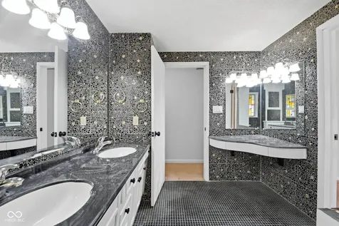 2226 Lake Drive Anderson IN 46012