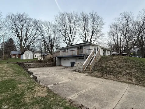 2226 Lake Drive Anderson IN 46012
