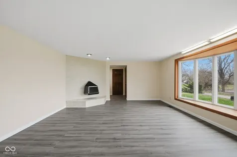 2226 Lake Drive Anderson IN 46012
