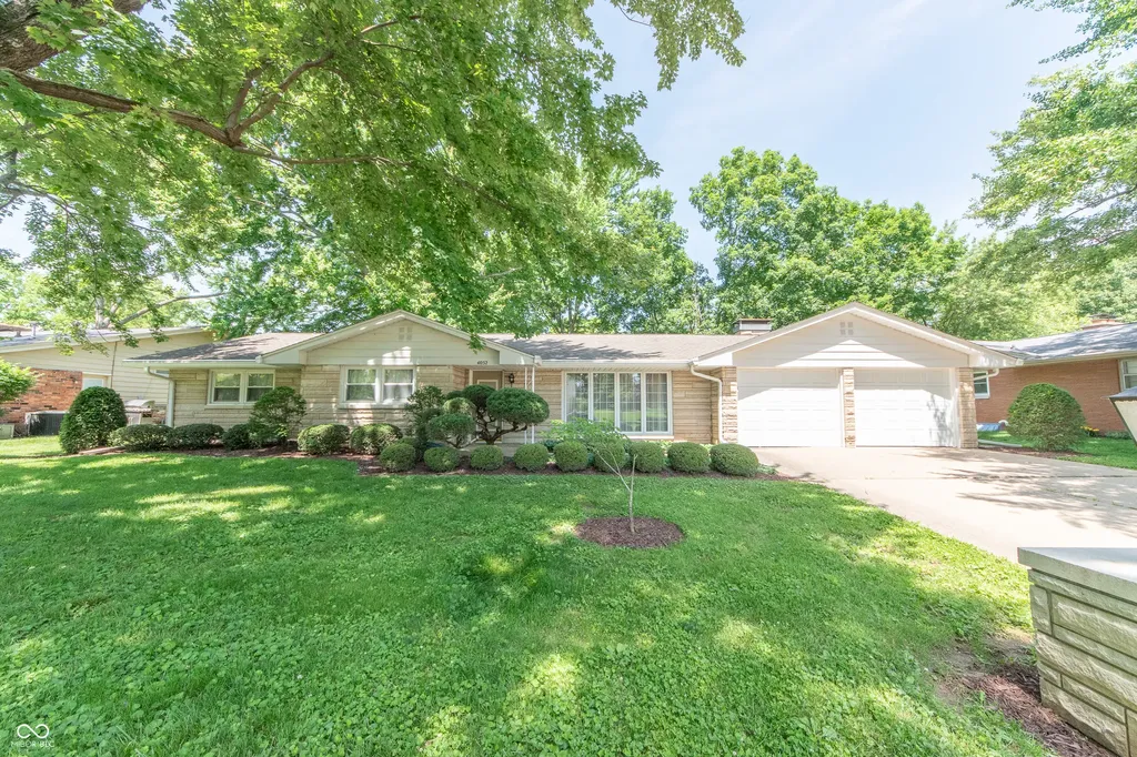 4052 Roselawn Avenue Columbus IN 47203
