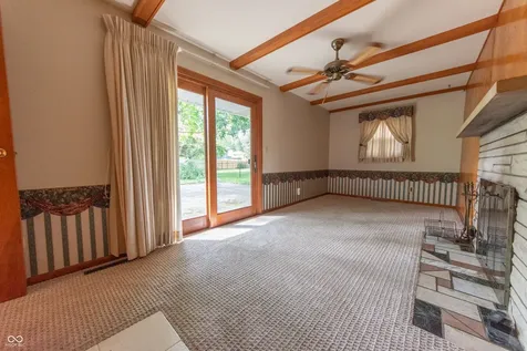 4052 Roselawn Avenue Columbus IN 47203