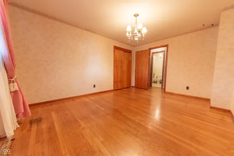 4052 Roselawn Avenue Columbus IN 47203