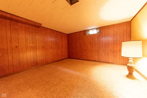 4052 Roselawn Avenue Columbus IN 47203