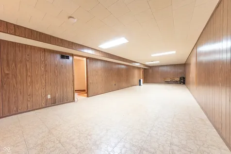 4052 Roselawn Avenue Columbus IN 47203