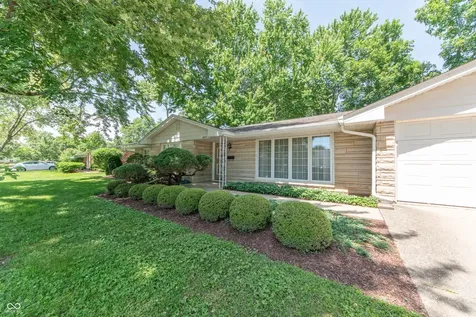 4052 Roselawn Avenue Columbus IN 47203