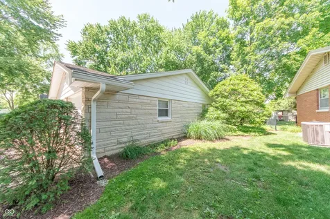 4052 Roselawn Avenue Columbus IN 47203