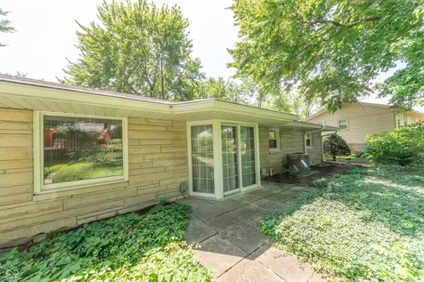4052 Roselawn Avenue Columbus IN 47203