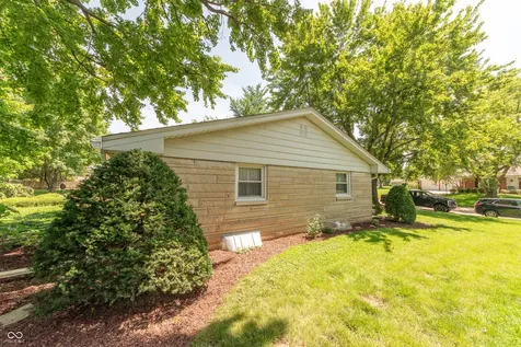 4052 Roselawn Avenue Columbus IN 47203