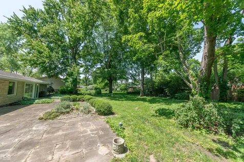 4052 Roselawn Avenue Columbus IN 47203