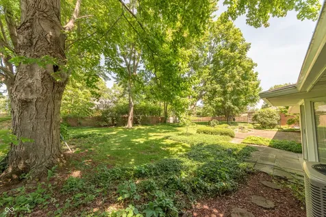 4052 Roselawn Avenue Columbus IN 47203
