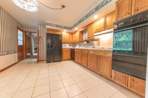 4052 Roselawn Avenue Columbus IN 47203