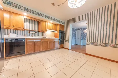 4052 Roselawn Avenue Columbus IN 47203