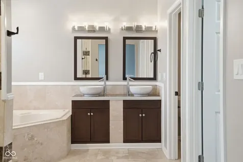 8078 Windham Lake Way Indianapolis IN 46214