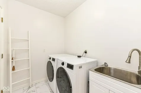 485 Meadowview Court Carmel IN 46032