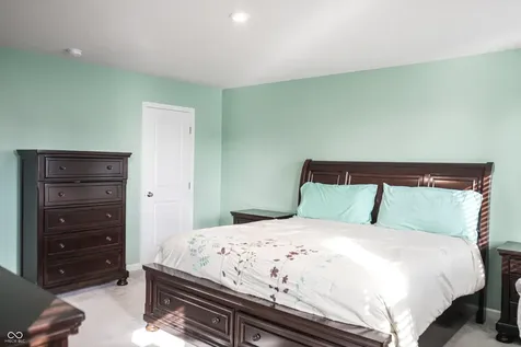 2216 Holiday Creek Drive Whitestown IN 46075