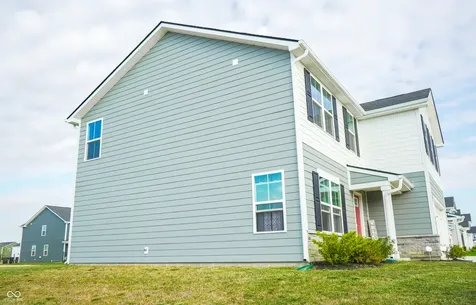 2216 Holiday Creek Drive Whitestown IN 46075