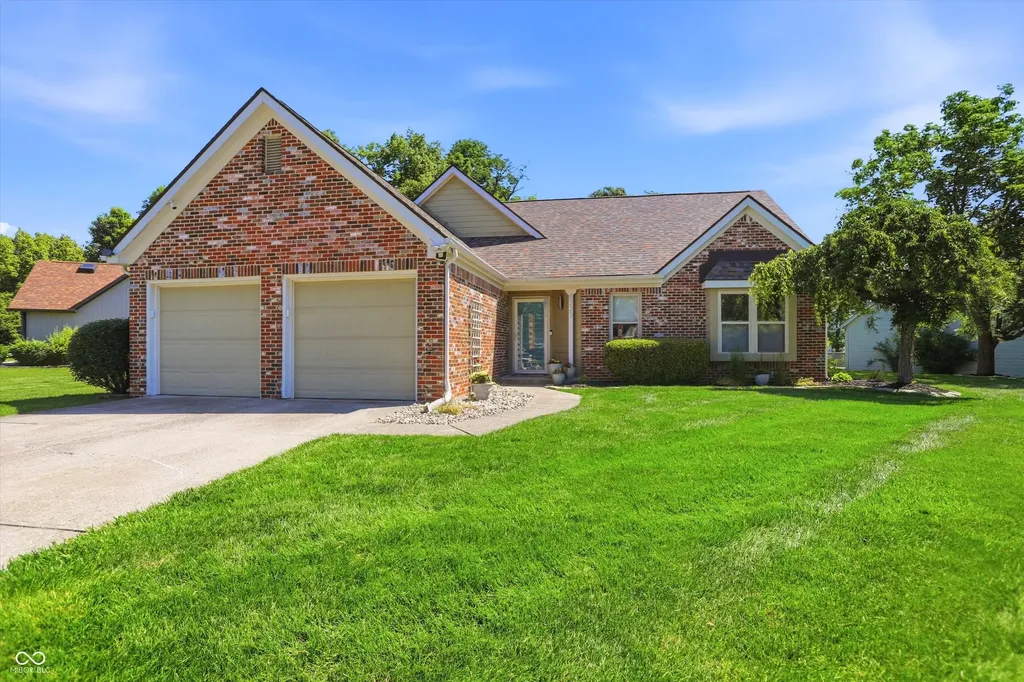 8323 La Habra Lane Indianapolis IN 46236