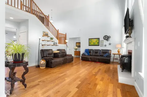 9598 W 300 S Columbus IN 47201