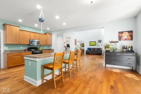 9598 W 300 S Columbus IN 47201