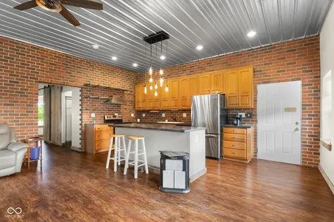 9598 W 300 S Columbus IN 47201