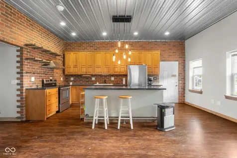 9598 W 300 S Columbus IN 47201
