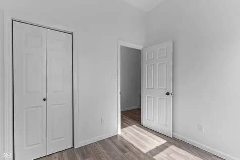 1922 Wallace Avenue Columbus IN 47201