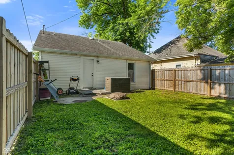 1922 Wallace Avenue Columbus IN 47201