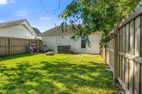 1922 Wallace Avenue Columbus IN 47201