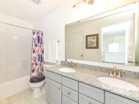 5583 W Port Drive Mccordsville IN 46055