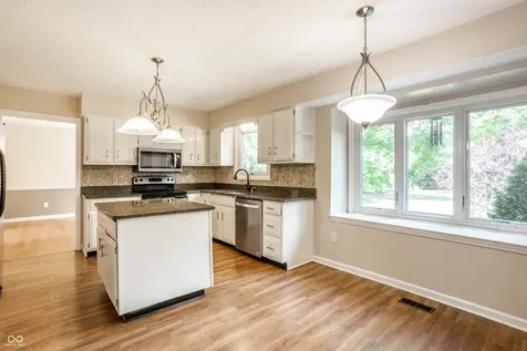 1030 Maxwell Lane Zionsville IN 46077