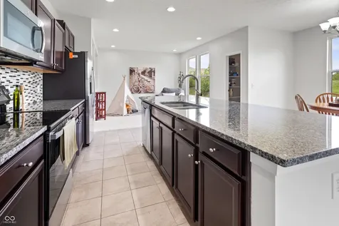 7727 Tanager Court Zionsville IN 46077