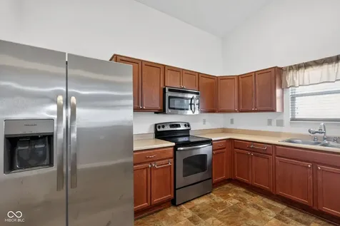 654 Findlay Lane Greenwood IN 46143